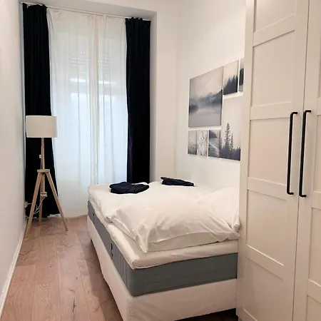 Be In At Charlottenburg Castle 베를린