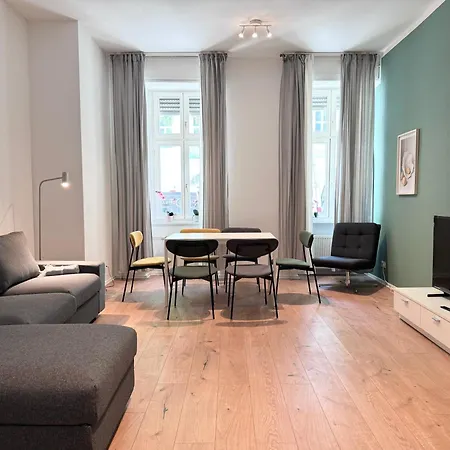 Be In At Charlottenburg Castle * 베를린