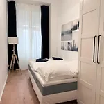 Be In At Charlottenburg Castle Berlino