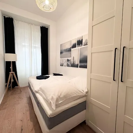 Be In At Charlottenburg Castle Apartmán *